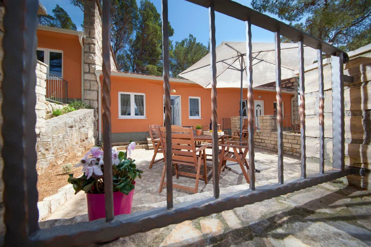 Apartments And Mobile Homes Makarska Buitenkant foto
